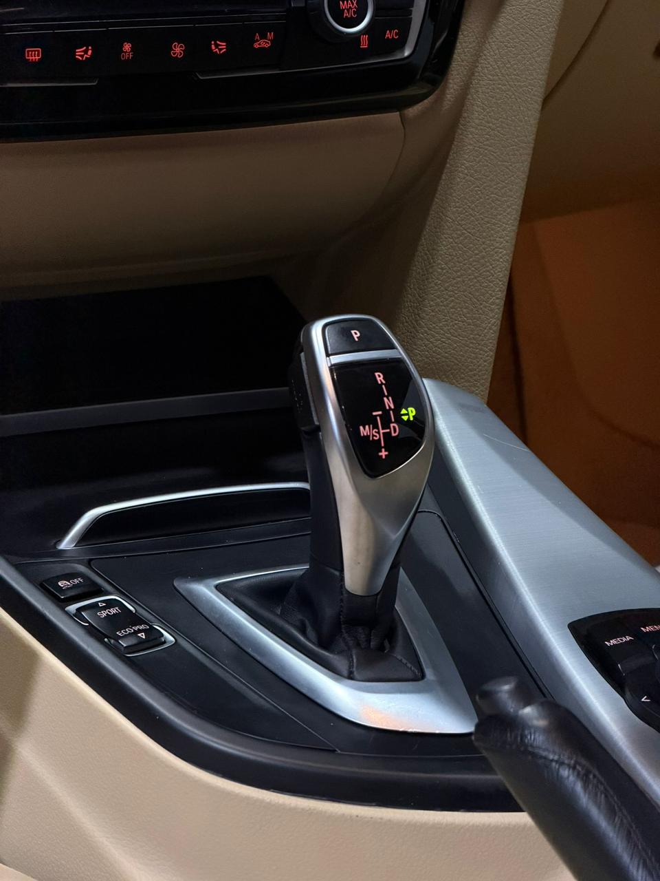 BMW 320i  SPORT ACTIVE FLEX — foto 19
