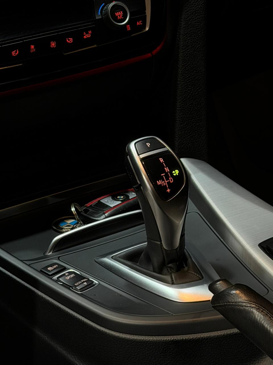 BMW 320I SPORT 2.0 TWINPOWER TURBO — foto 17