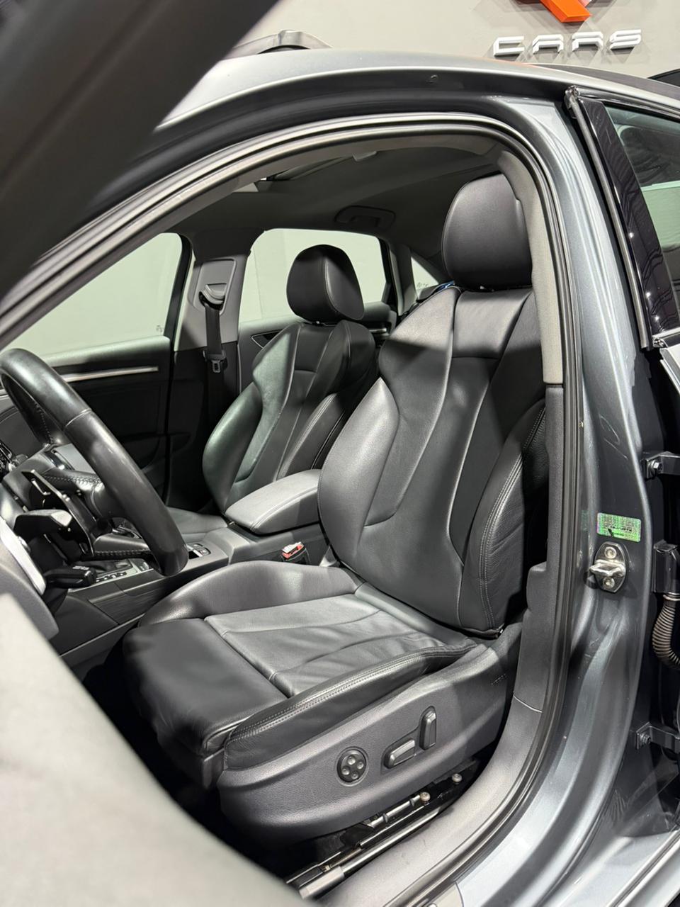 AUDI A3 PERFORMANCE BLACK 2.0 — foto 17