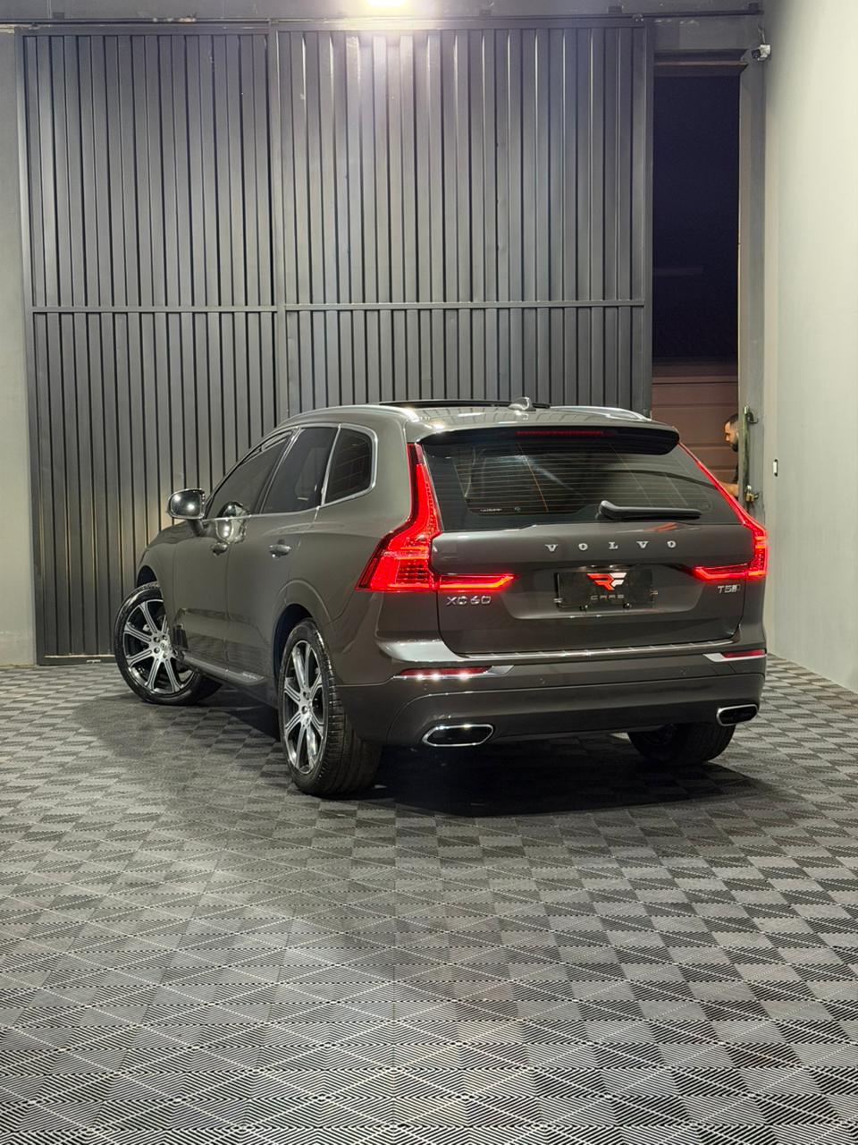 VOLVO XC60 T5 INSCRIPTION 2.0 TURBO AWD — foto 7