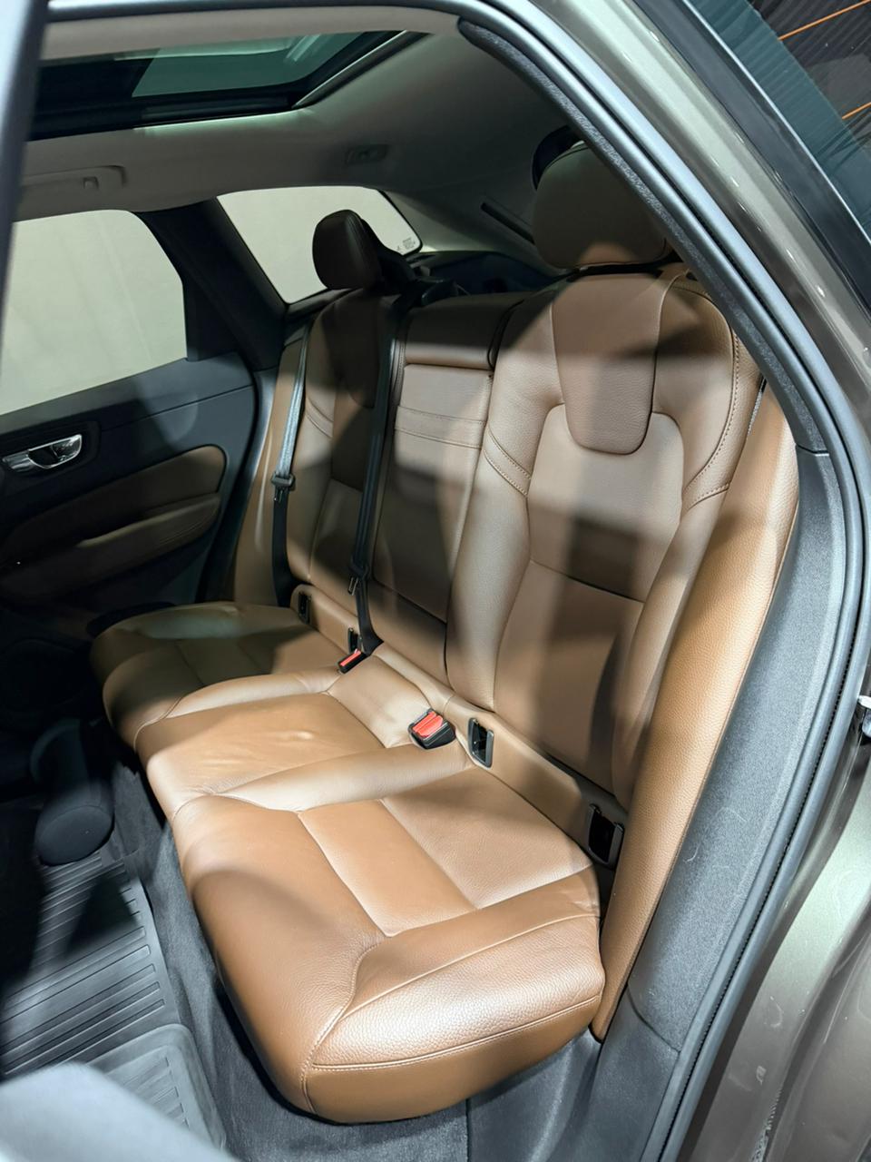 VOLVO XC60 T5 INSCRIPTION 2.0 TURBO AWD — foto 17