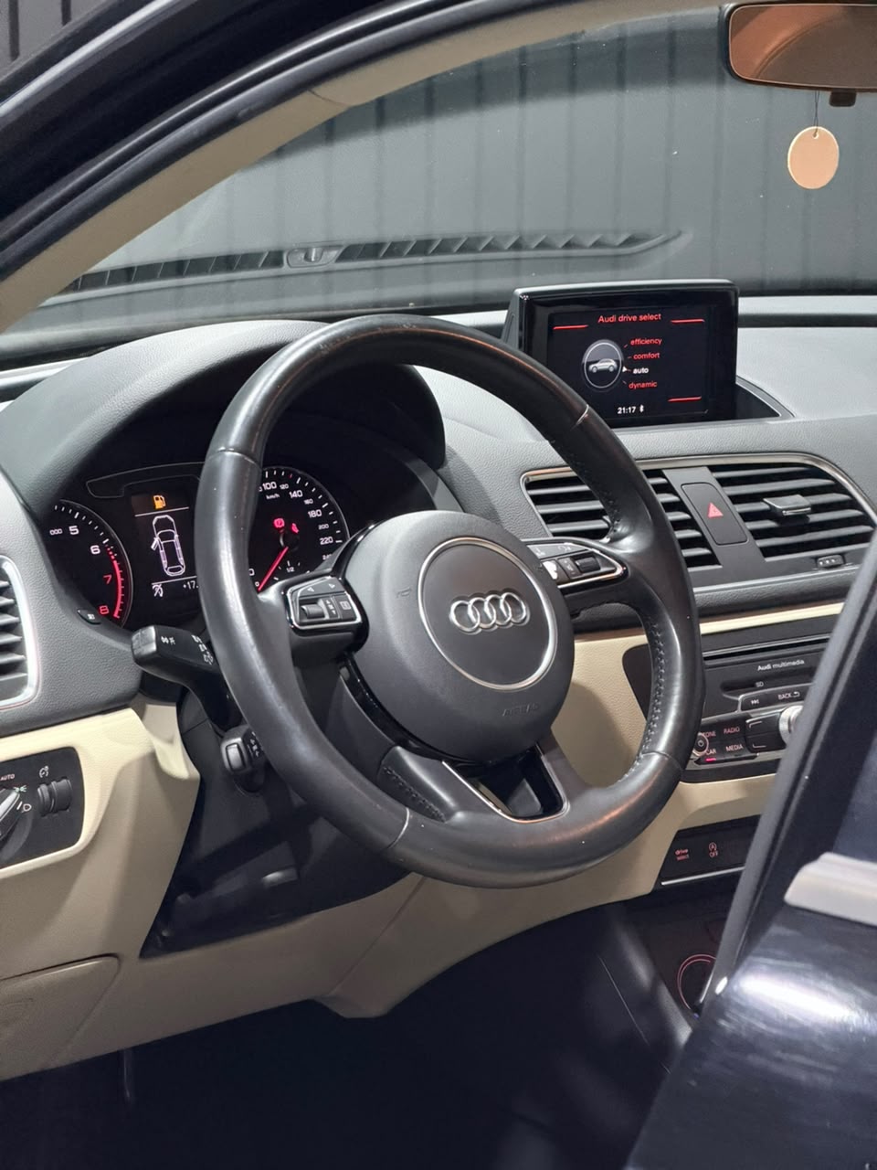 AUDI Q3 TFSI — foto 13