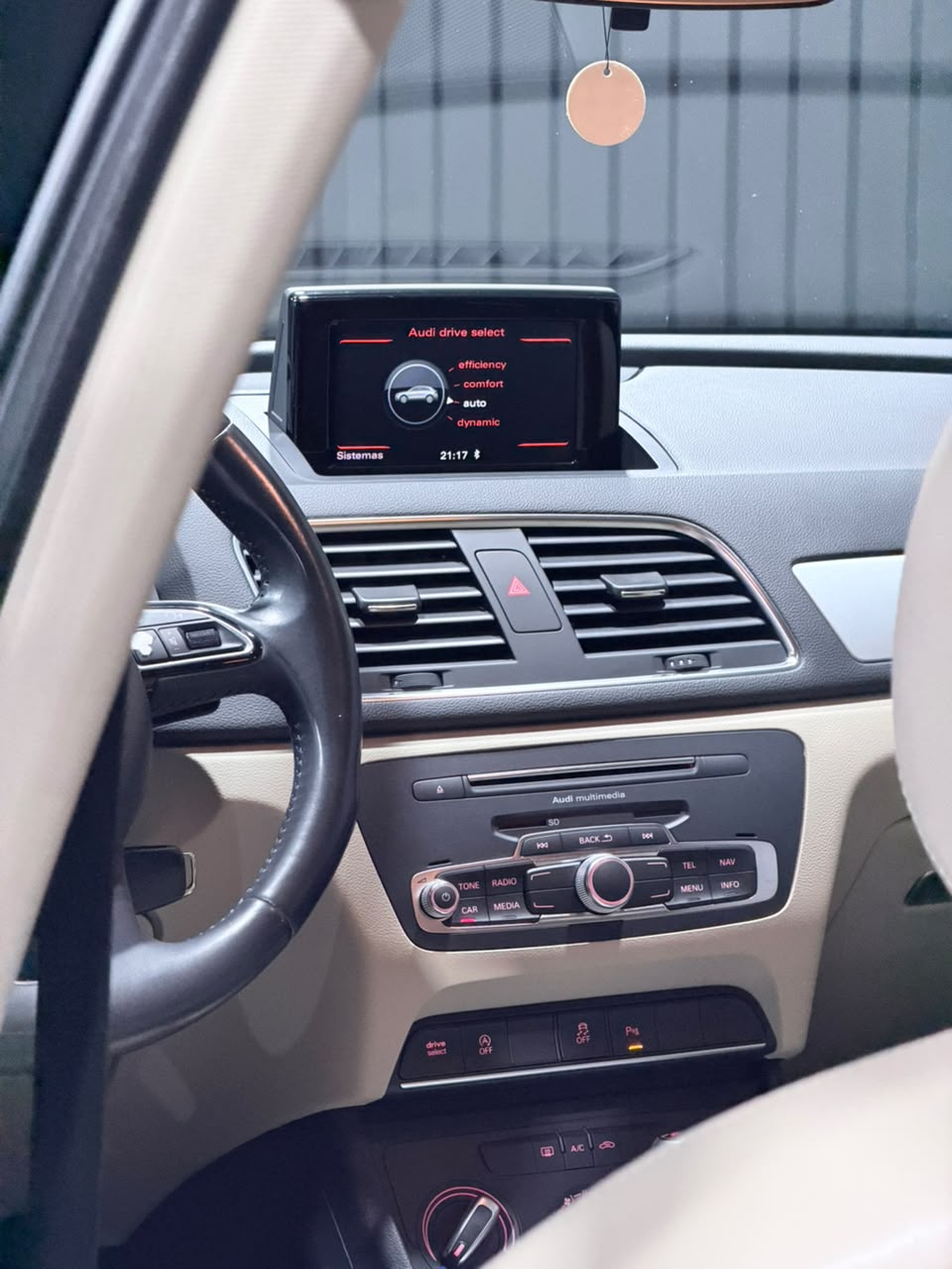 AUDI Q3 TFSI — foto 14