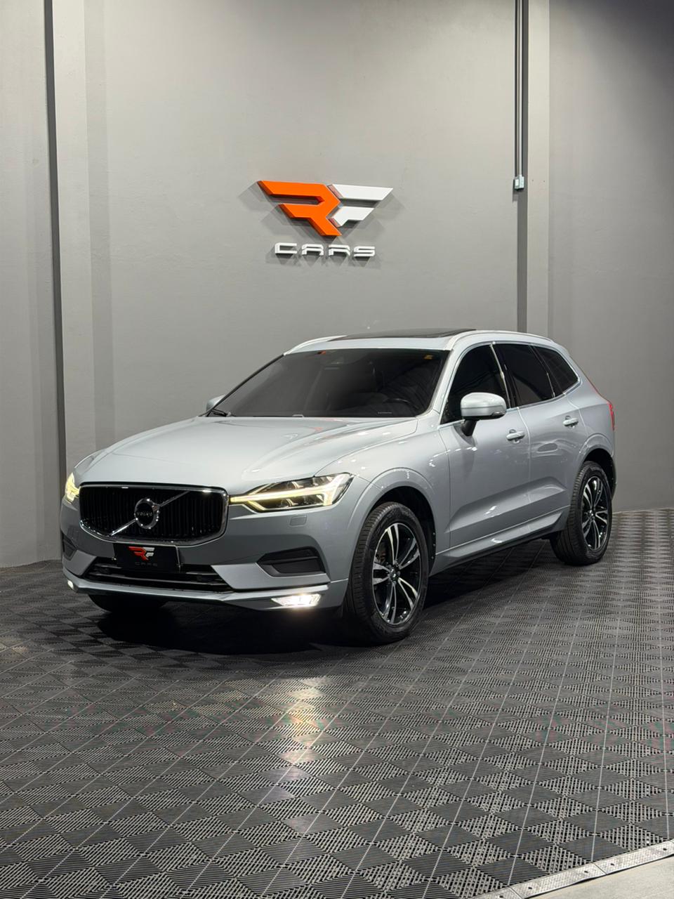 VOLVO XC60 T5 MOMENTUM 2.0 TURBO AWD — foto 2