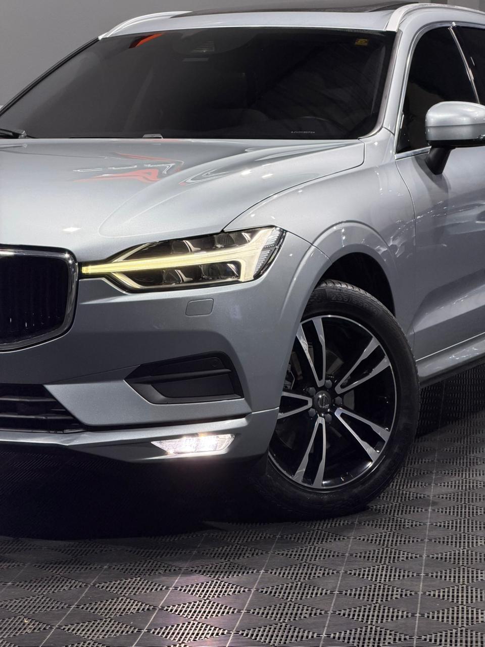 VOLVO XC60 T5 MOMENTUM 2.0 TURBO AWD — foto 3