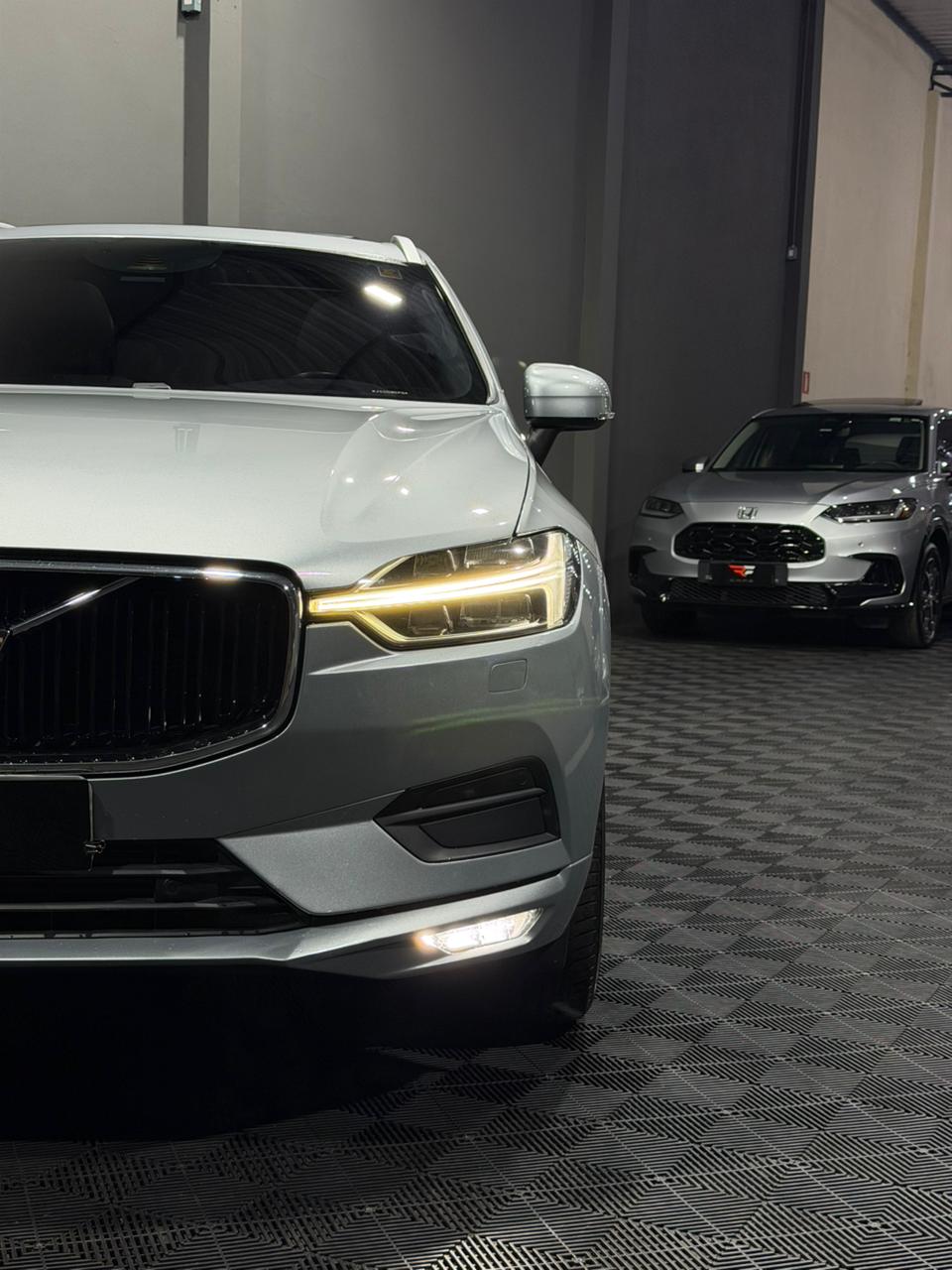 VOLVO XC60 T5 MOMENTUM 2.0 TURBO AWD — foto 4