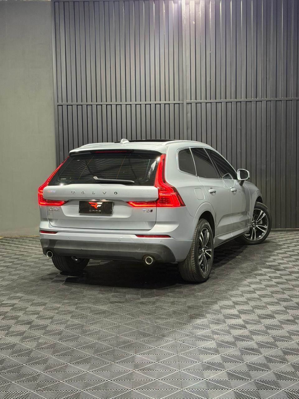 VOLVO XC60 T5 MOMENTUM 2.0 TURBO AWD — foto 13
