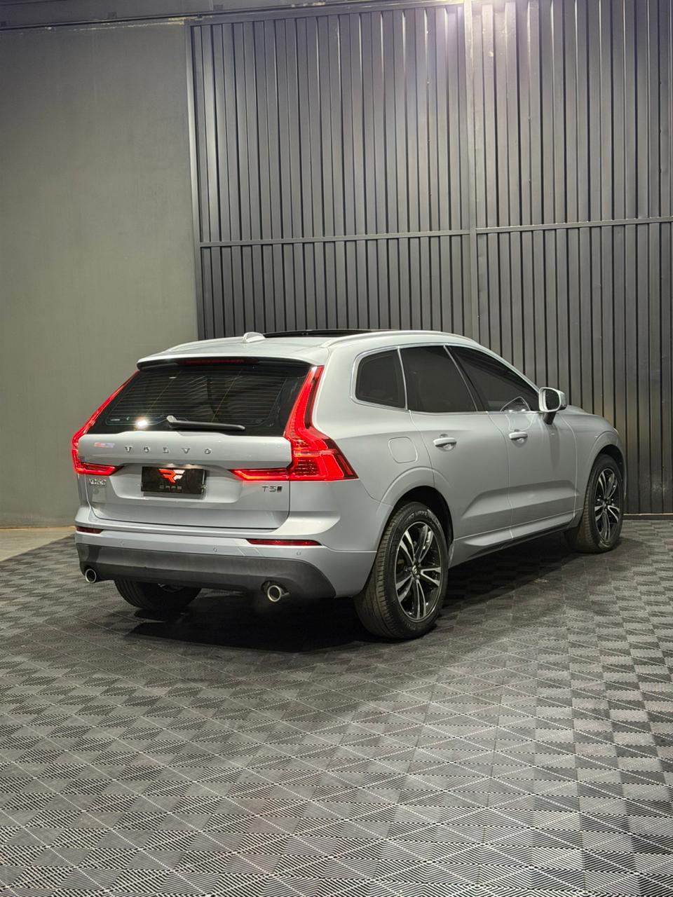 VOLVO XC60 T5 MOMENTUM 2.0 TURBO AWD — foto 14