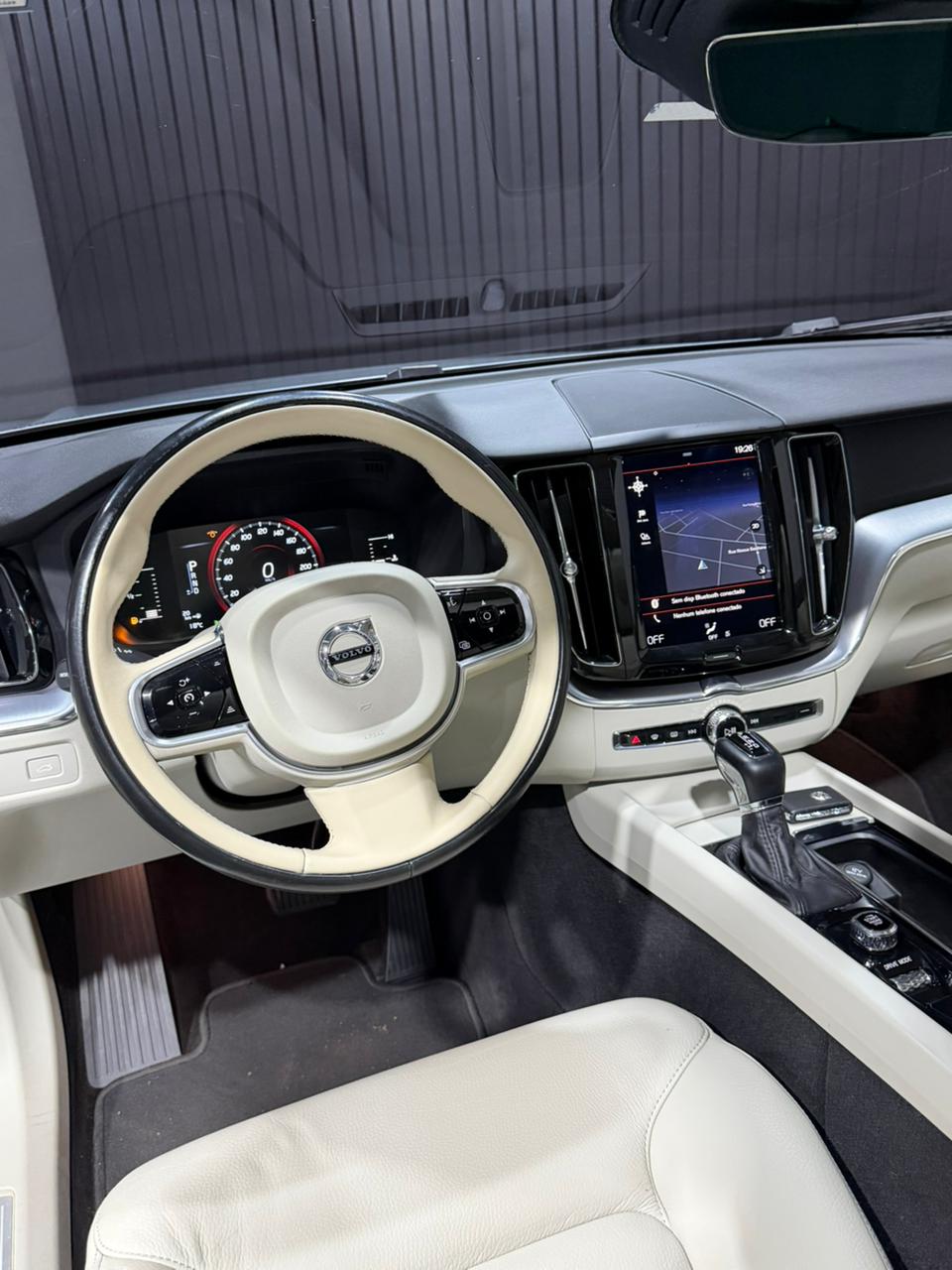 VOLVO XC60 T5 MOMENTUM 2.0 TURBO AWD — foto 15