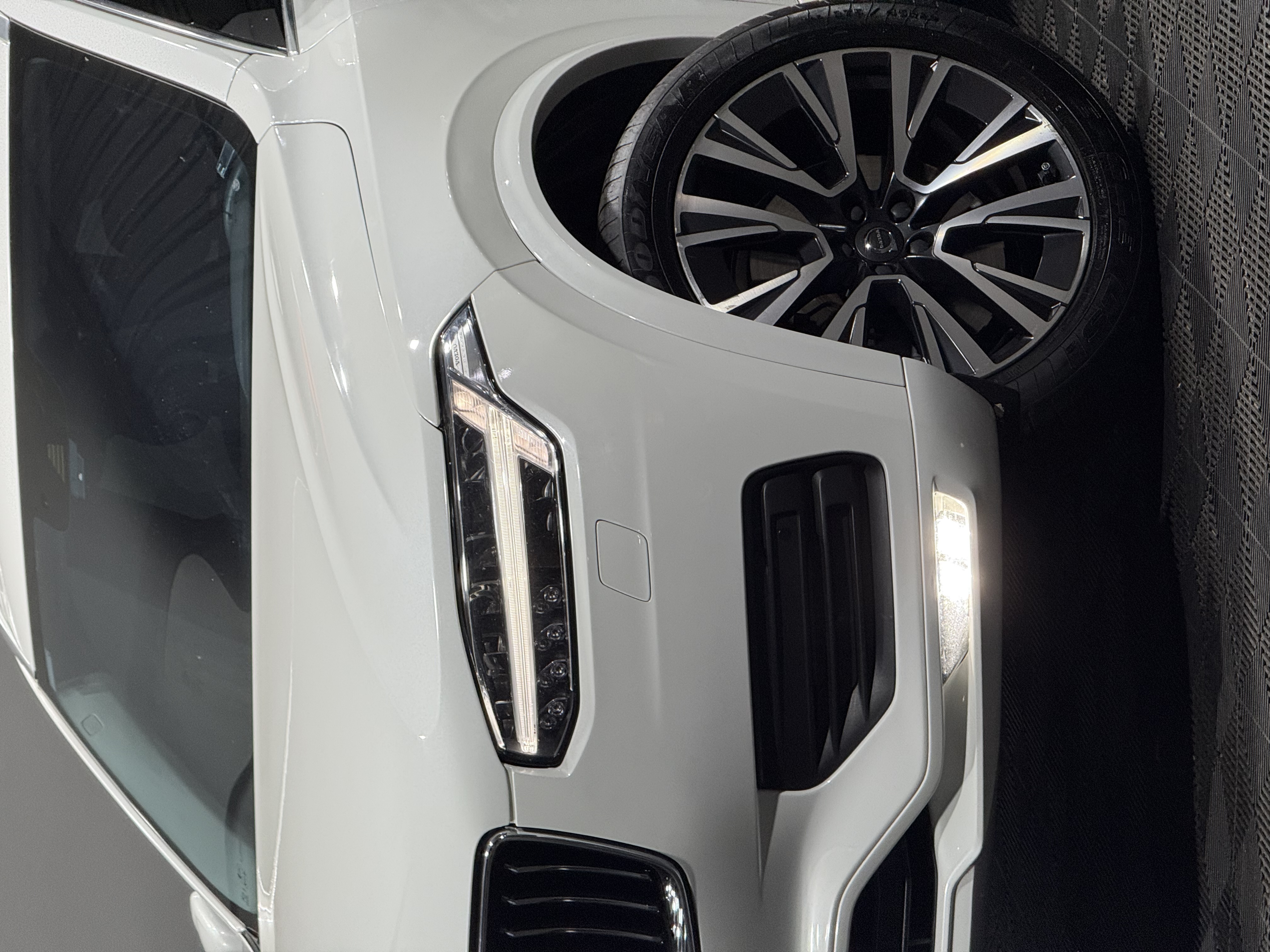 VOLVO XC90 T6 MOMENTUM — foto 2