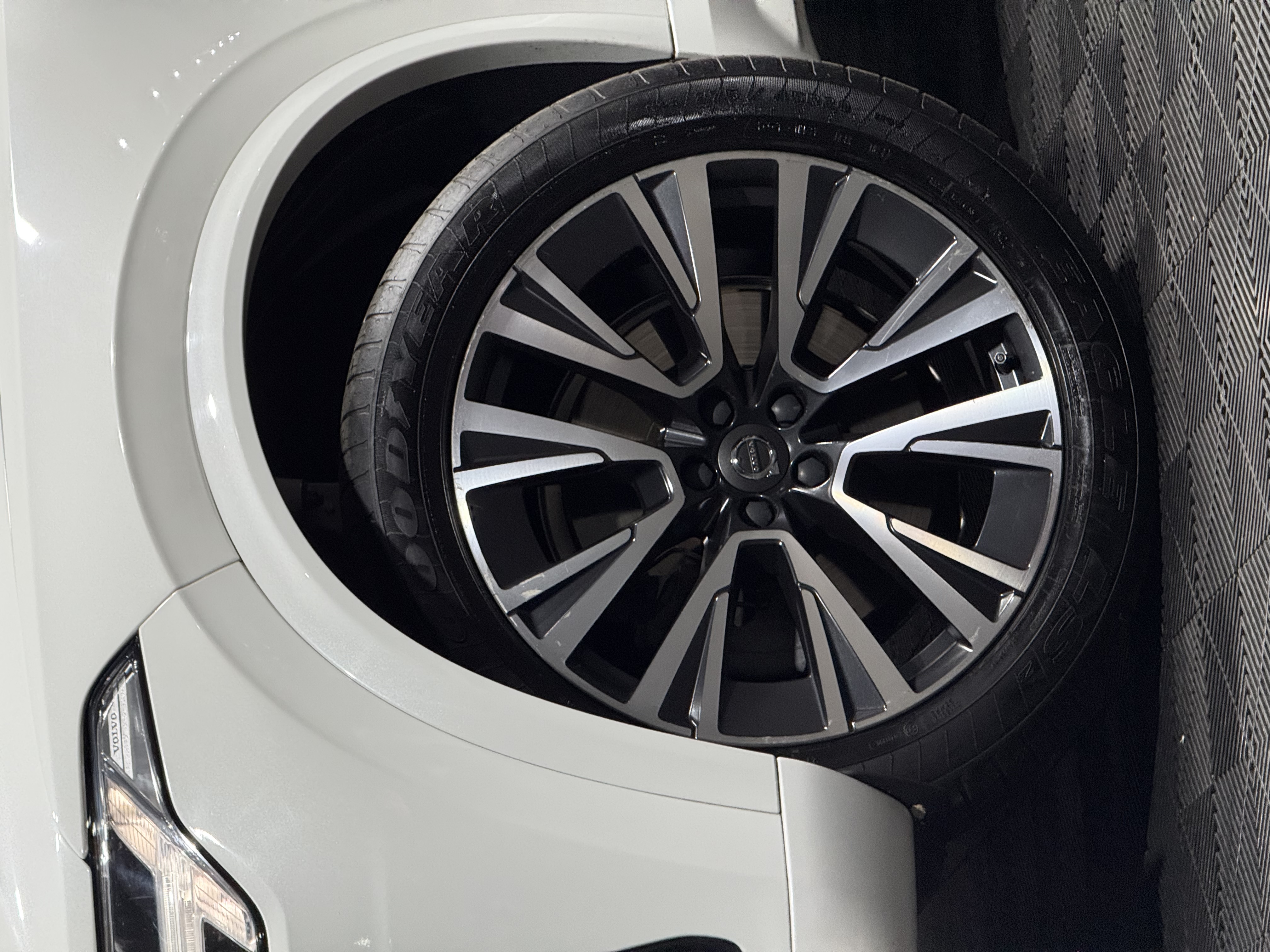 VOLVO XC90 T6 MOMENTUM — foto 3