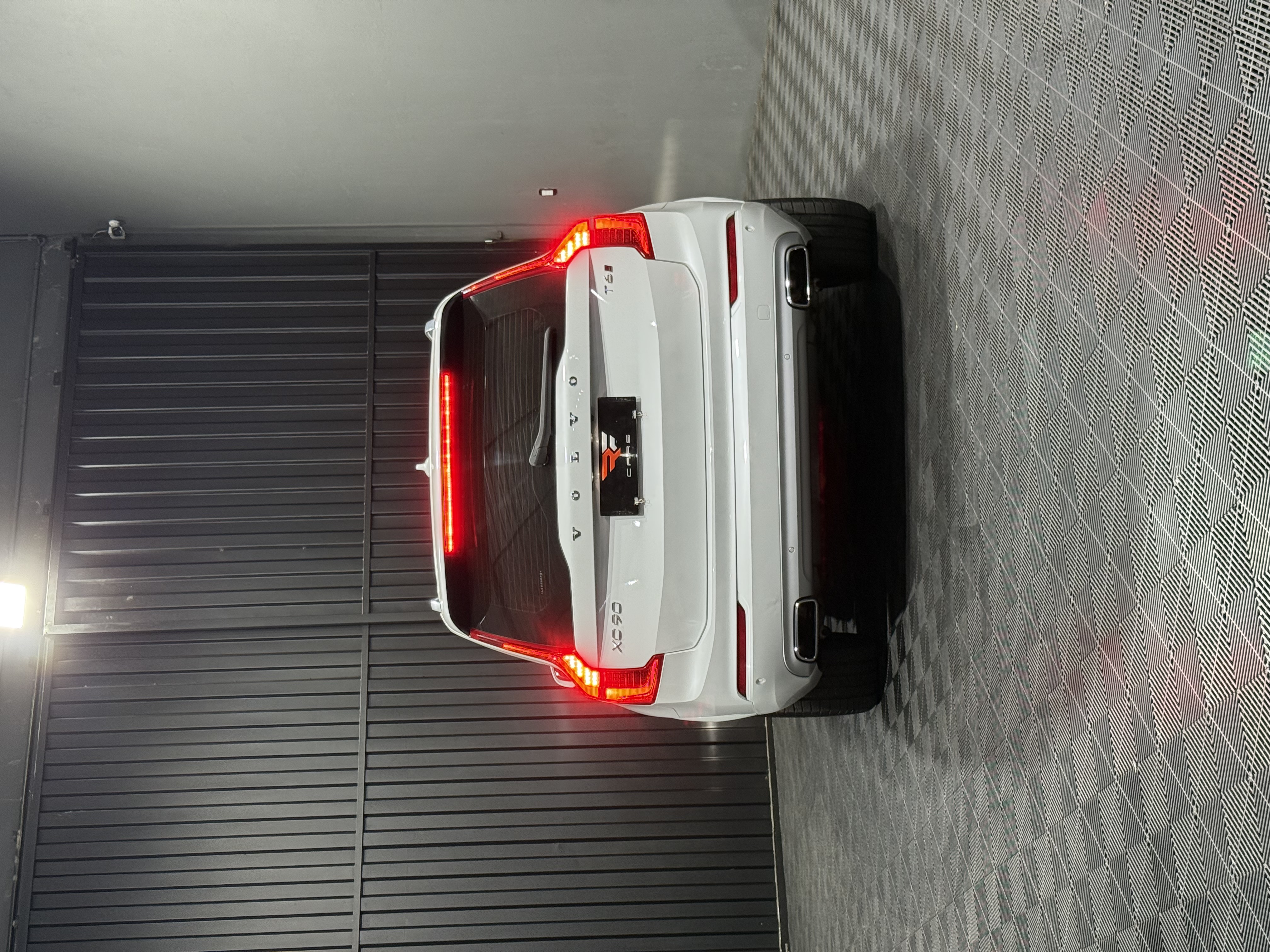 VOLVO XC90 T6 MOMENTUM — foto 5