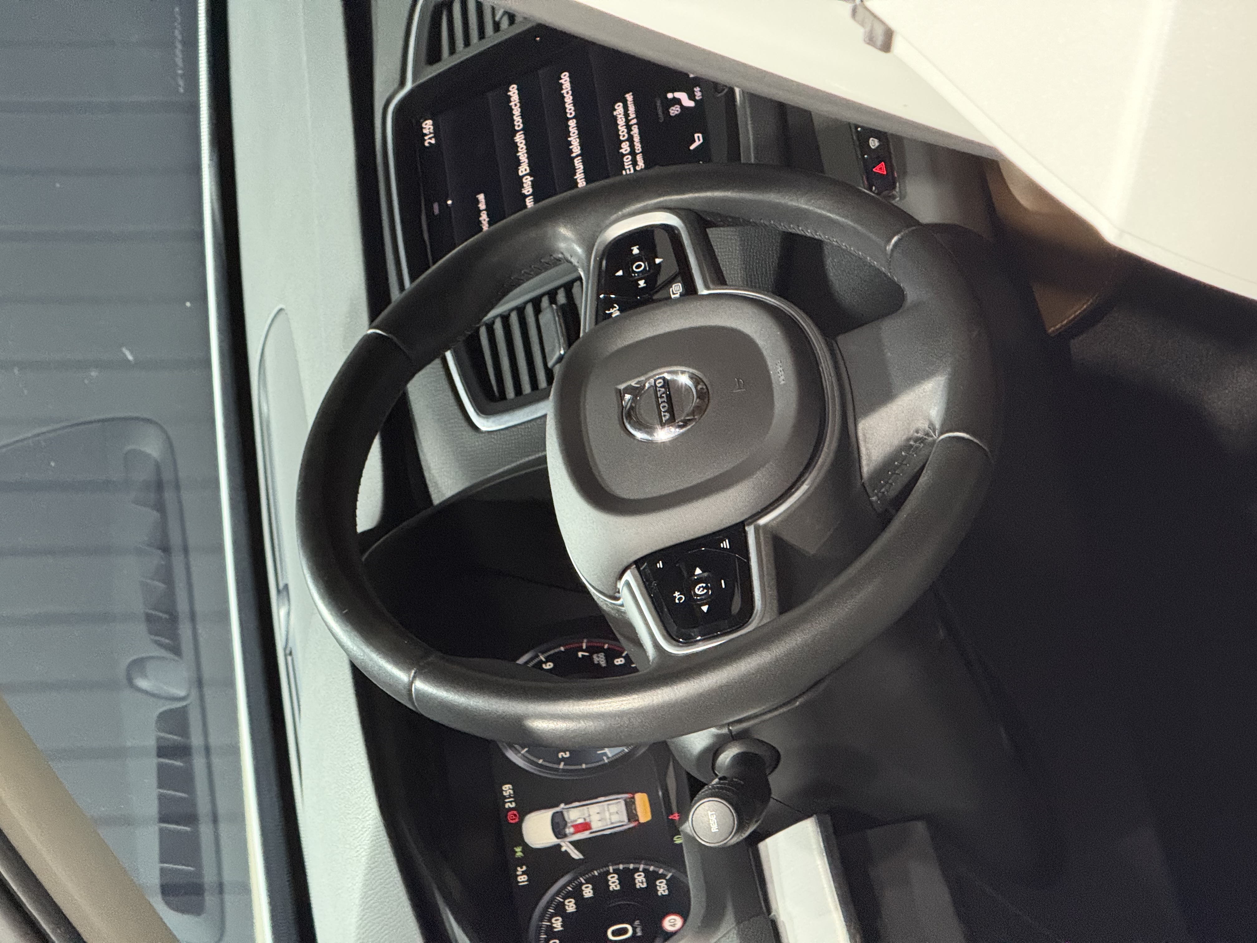 VOLVO XC90 T6 MOMENTUM — foto 10