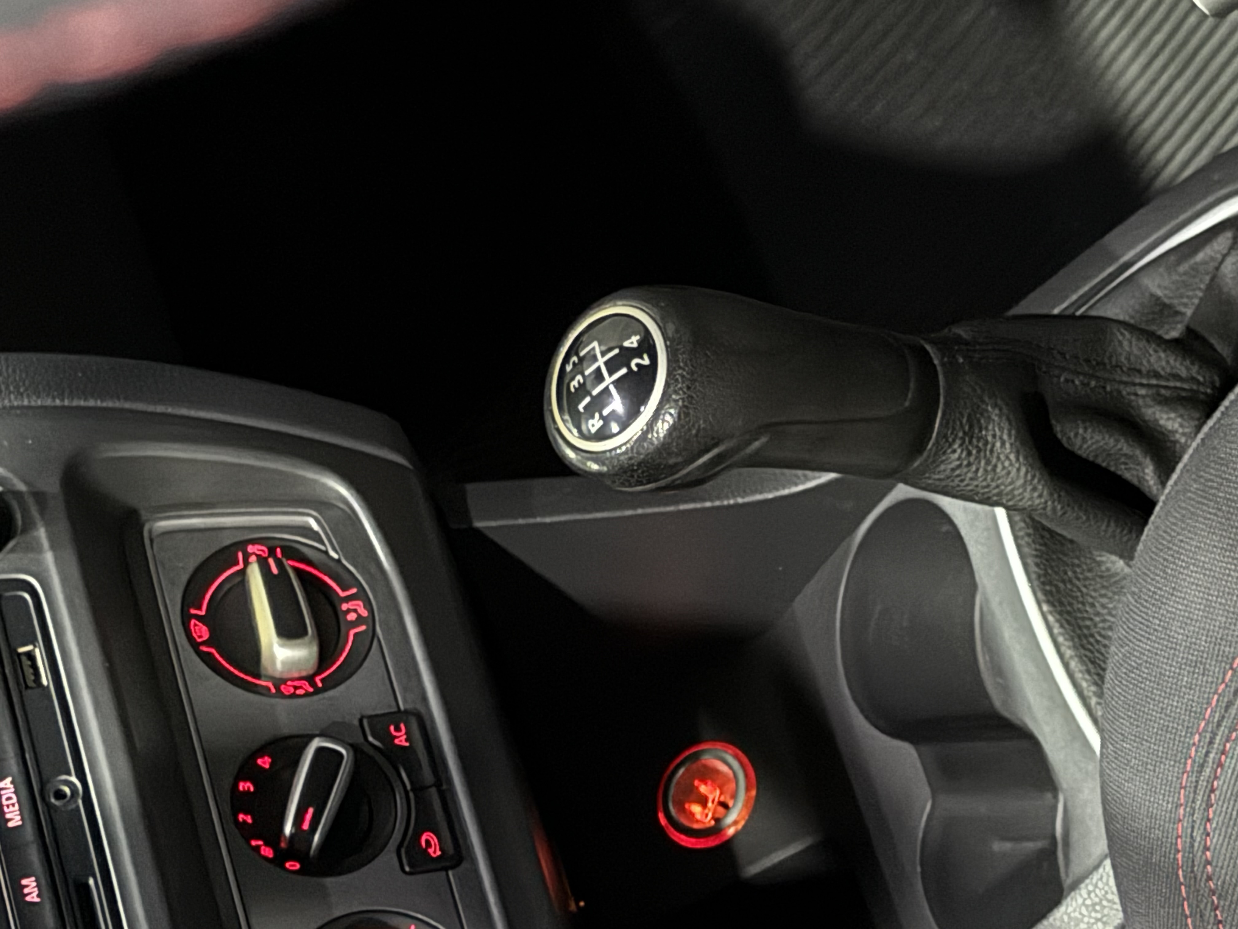VW SPACEFOX HIGHLINE — foto 13