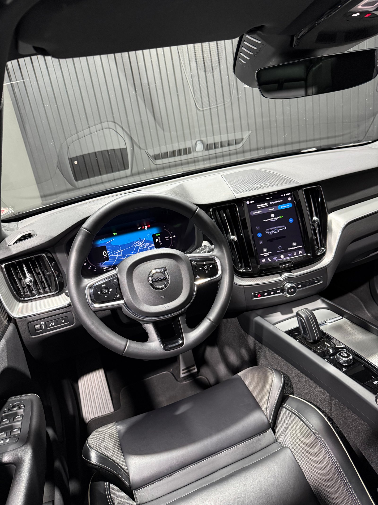 VOLVO XC60 T-8 R-DESIGN 2.0 — foto 11