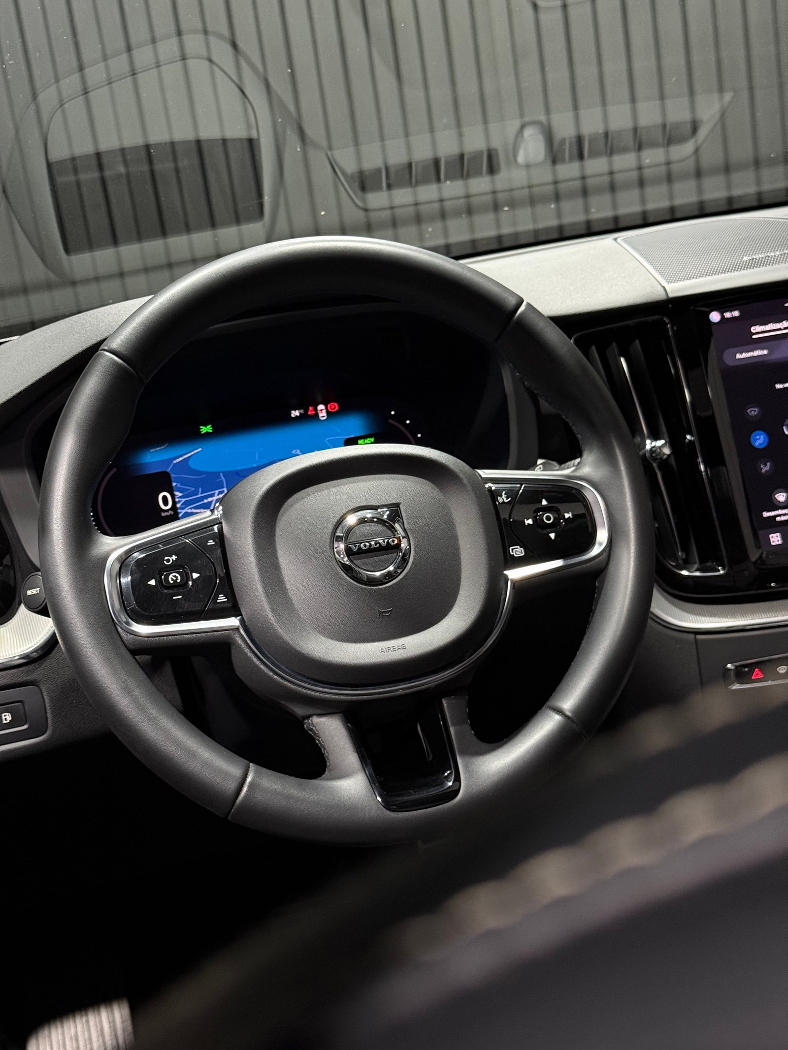 VOLVO XC60 T-8 R-DESIGN 2.0 — foto 12
