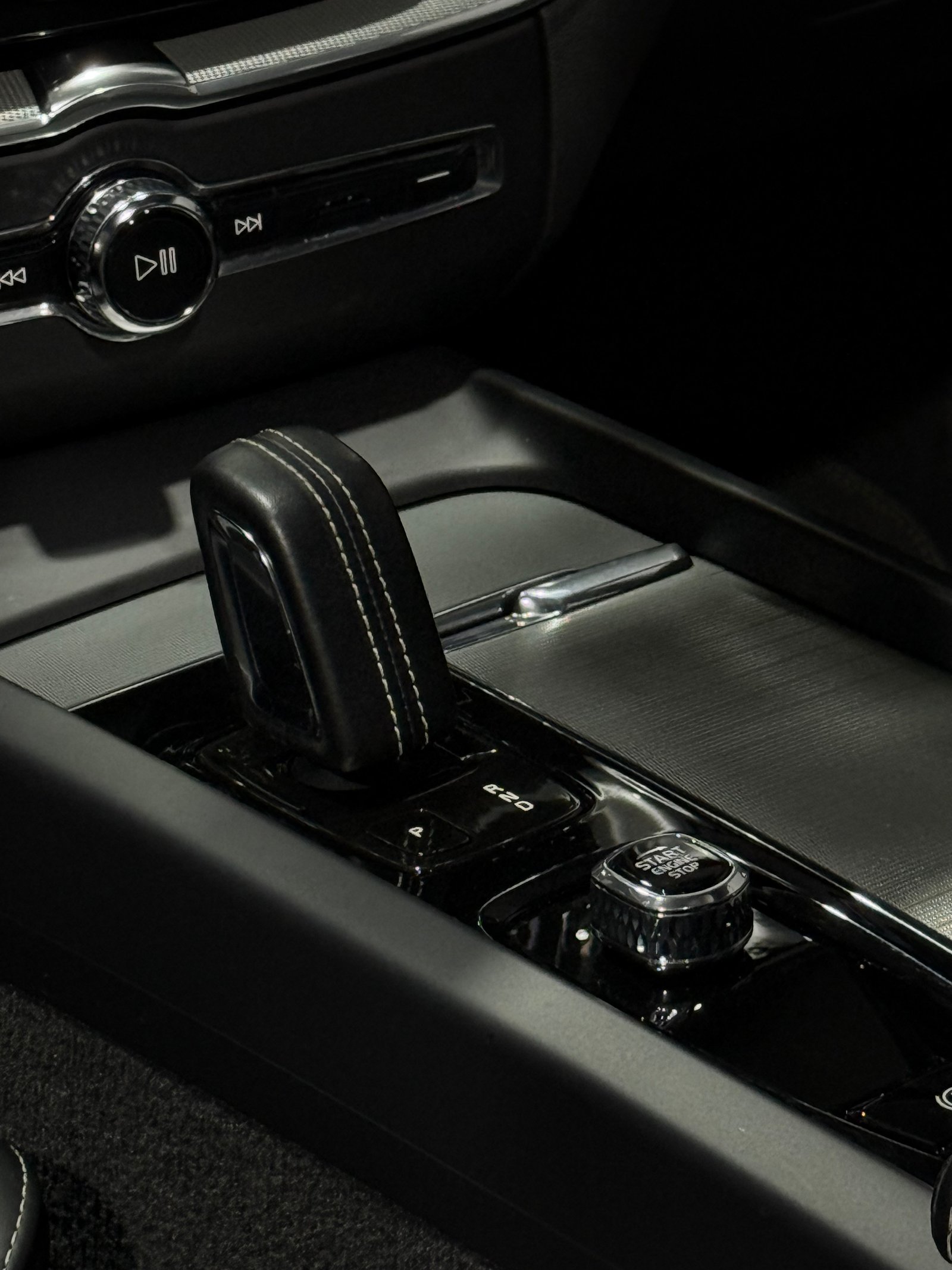 VOLVO XC60 T-8 R-DESIGN 2.0 — foto 15