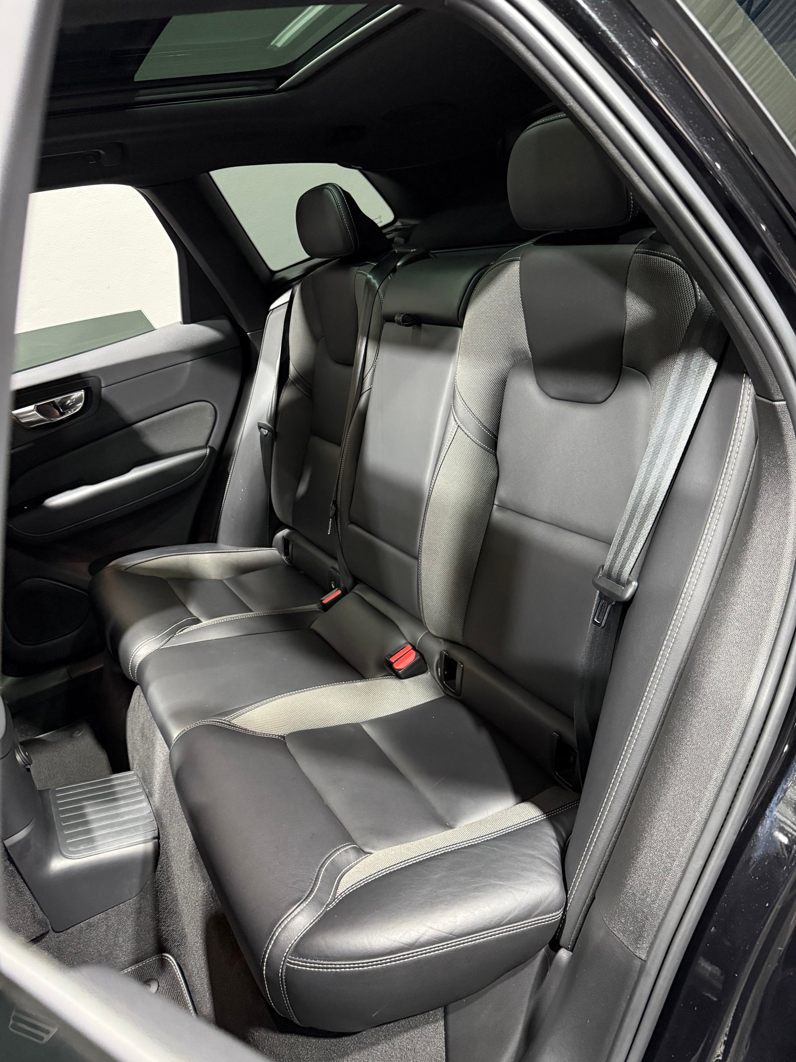 VOLVO XC60 T-8 R-DESIGN 2.0 — foto 18