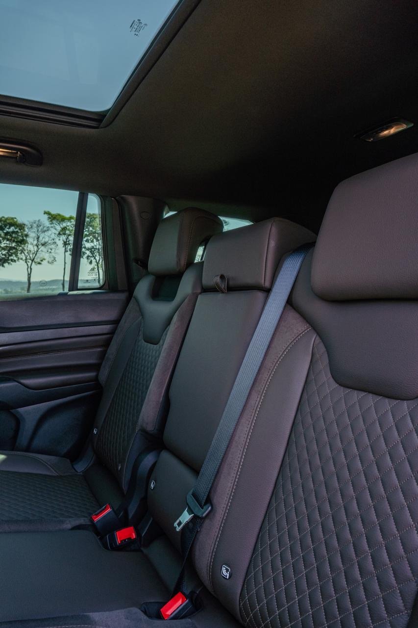 JEEP COMMANDER OVERLAND 2.0 HURRICANE 4X4 — foto 32