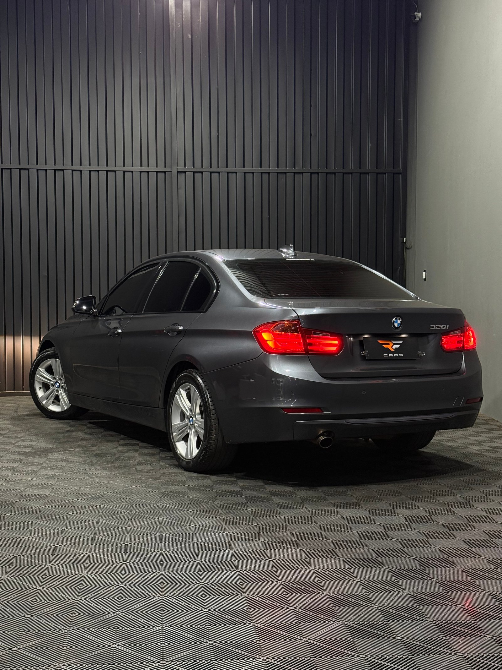 320i SPORT 2.0 TURBO — foto 18