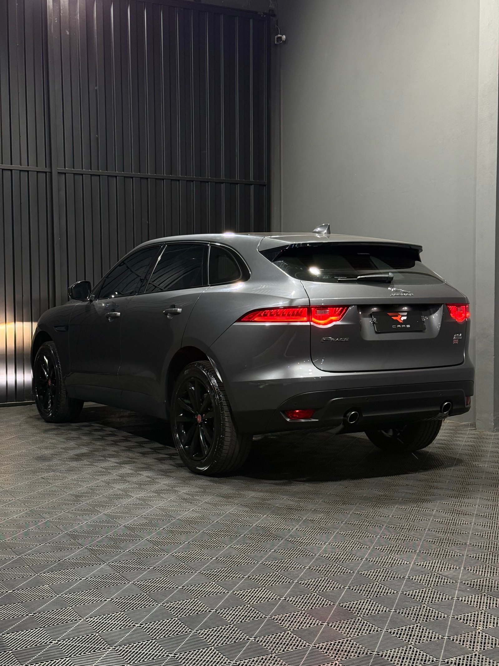 F-PACE PRESTIGE 2.0 TURBO — foto 4